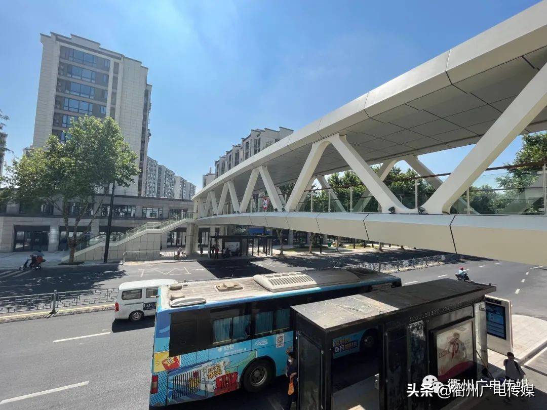 明天,斗潭人行天桥正式启用_地面_桁架_行人