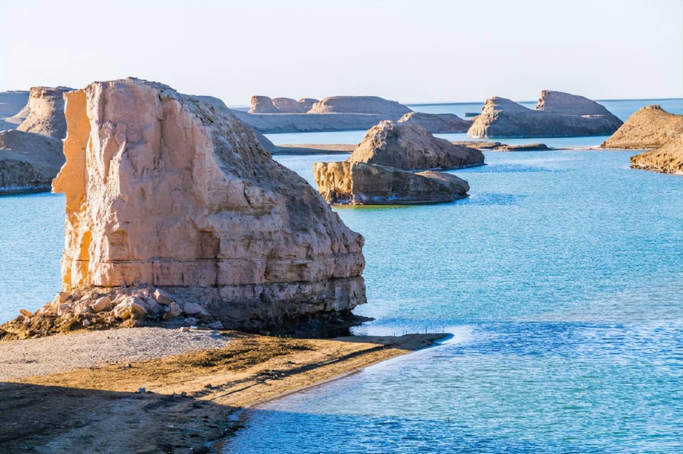 青海大柴旦水上雅丹地貌一个字绝