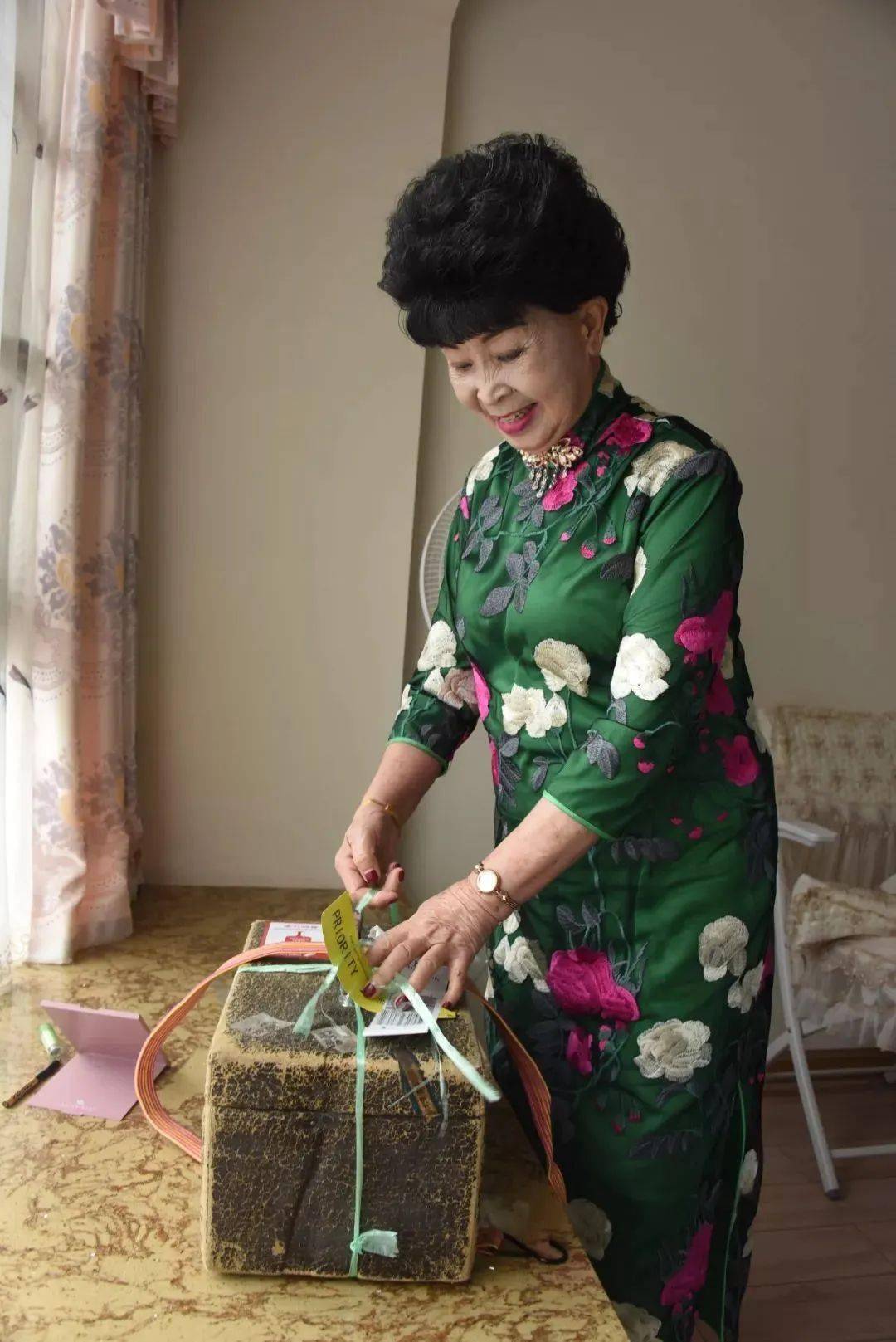 【"卉"读书】第八期:《苗家"金凤凰"罗秀英的故事》