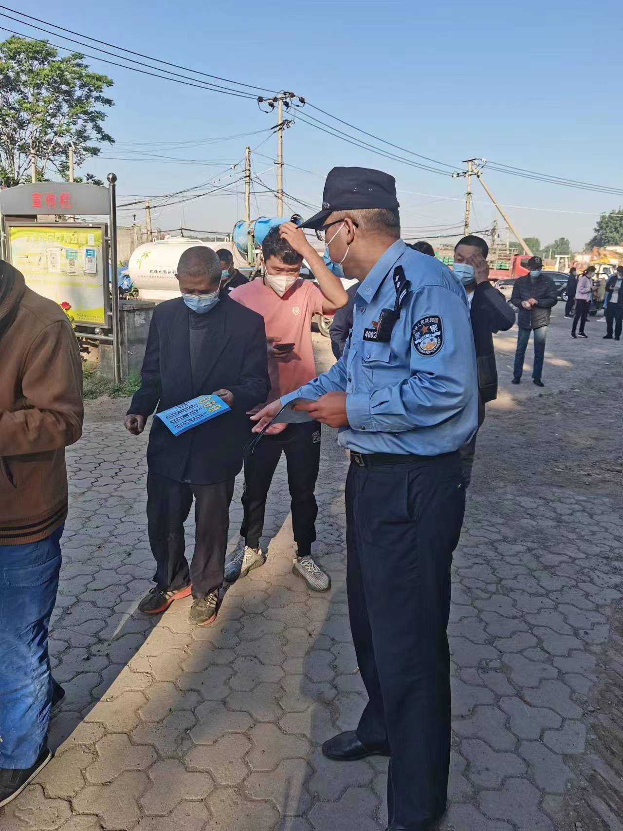 全国特级优秀人民警察温建富"温伯"驻村18年