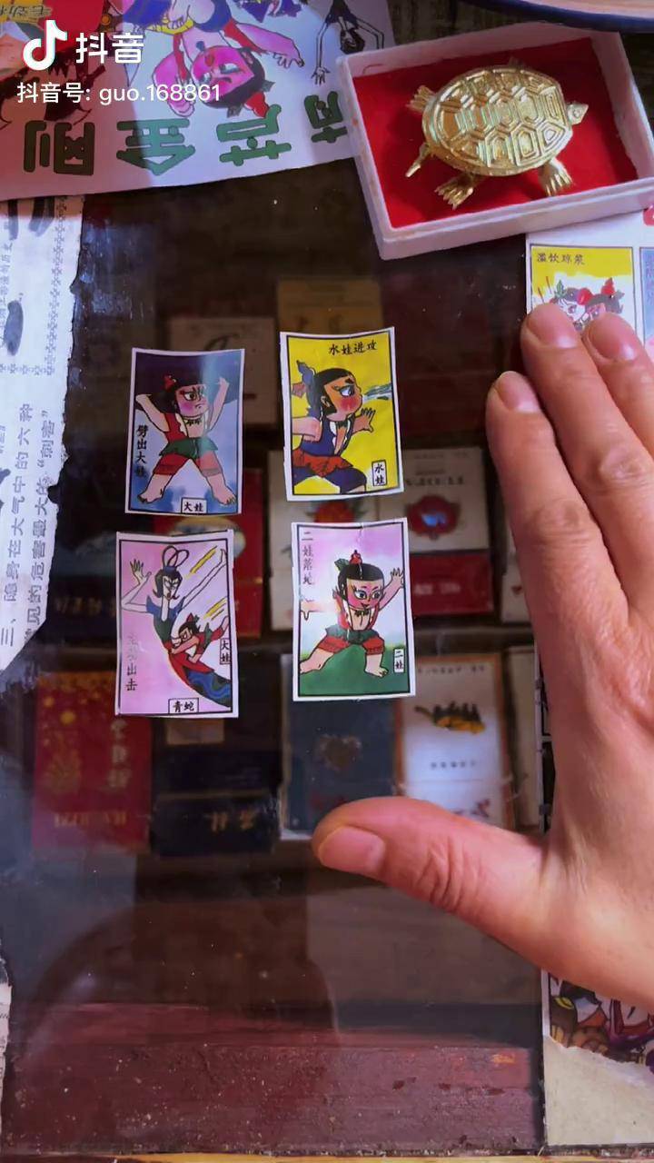 还记得小时候跟小伙伴拍卡片,我总是输,输了就哭.