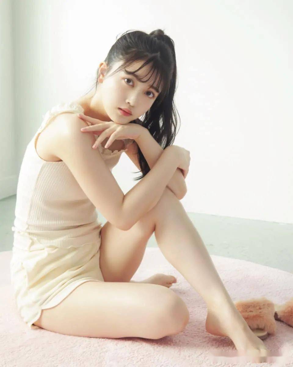 完美驾驭不同风格穿搭的女子偶像久保史绪里