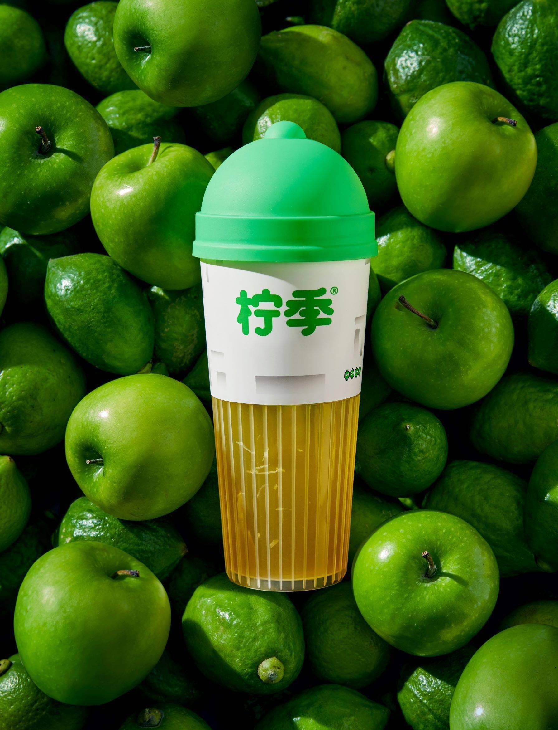 柠季的招牌产品之一"鸭屎香柠檬茶",淡化了鸭屎香