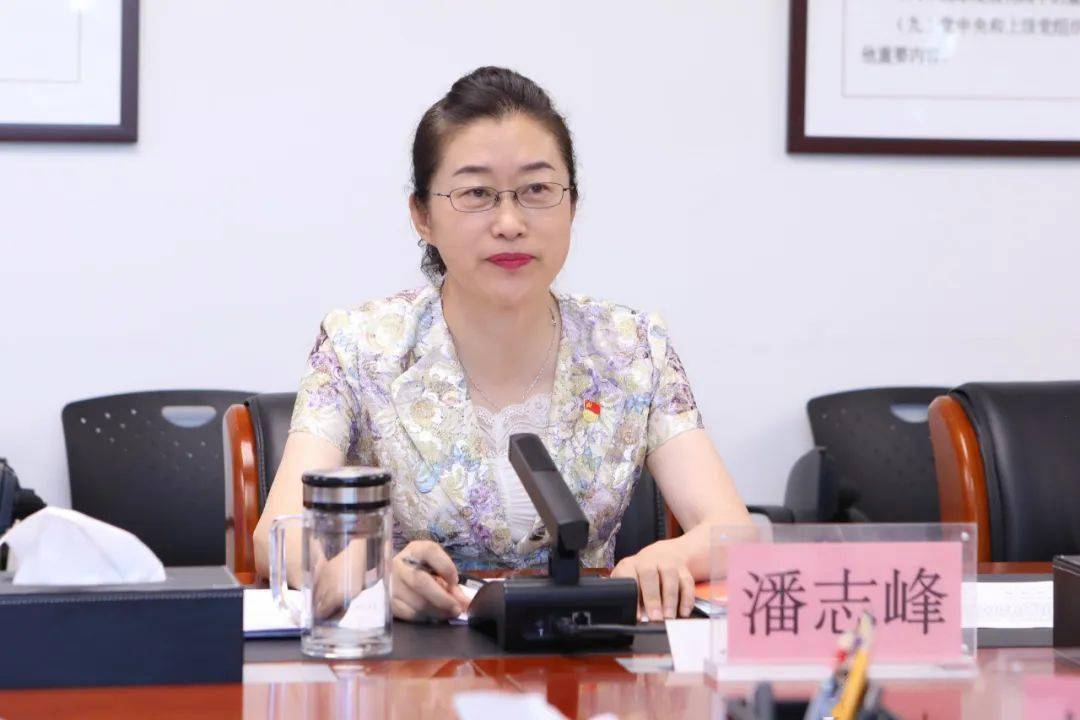 局党组书记,局长潘志峰主持座谈会