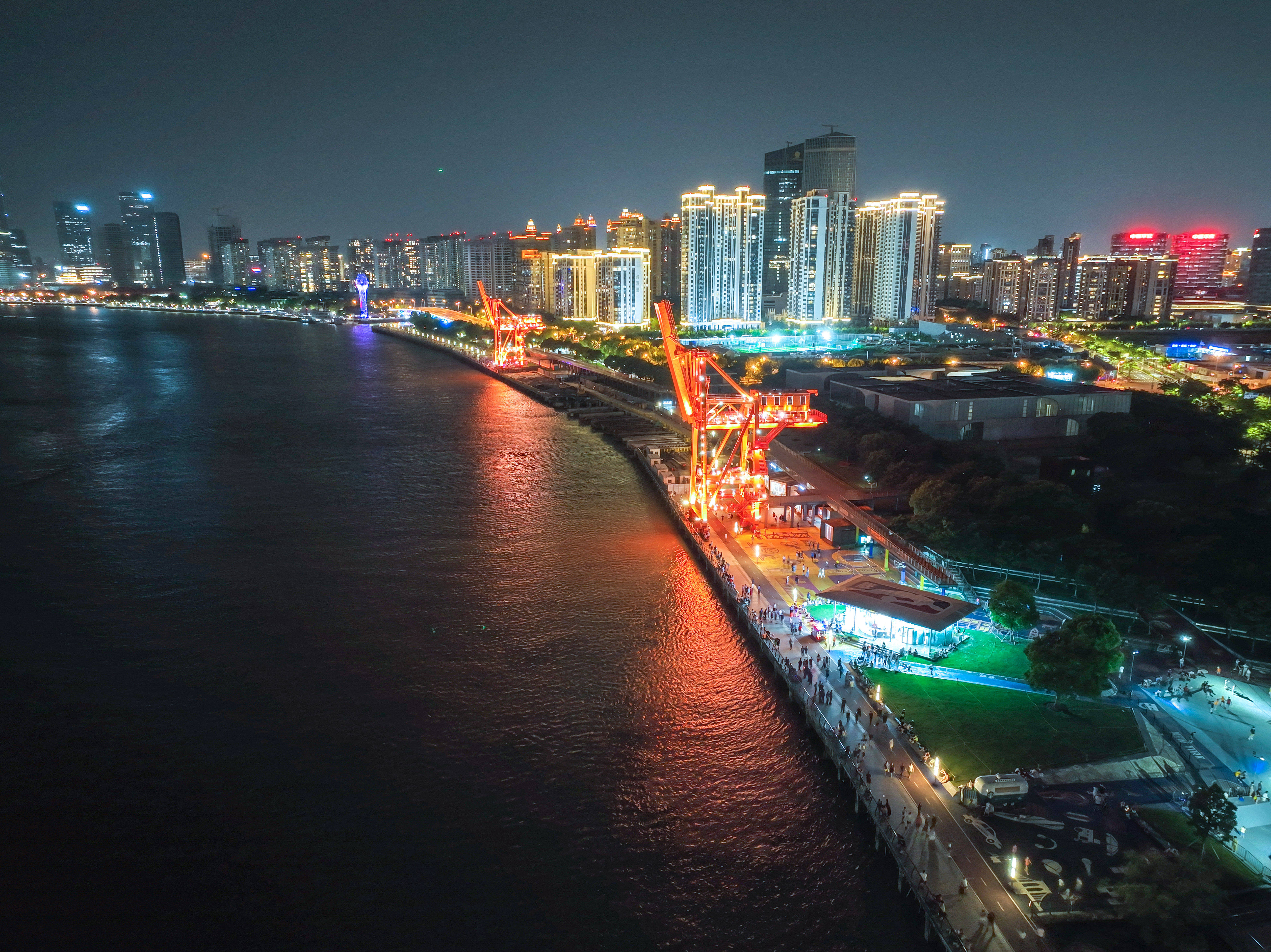 上海滨江大道夜景图片