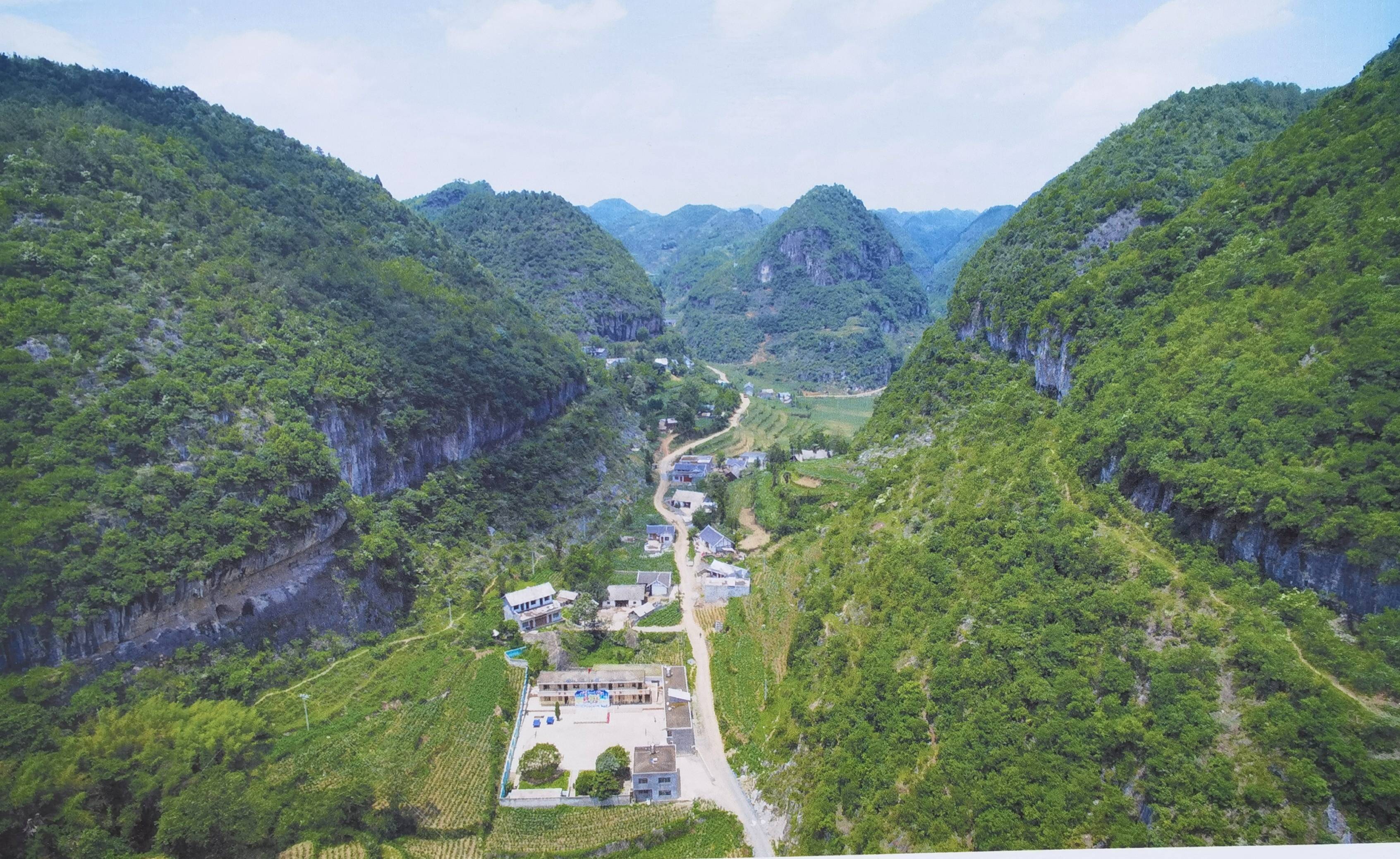 这个从山洞搬出学校的前世今生_猫场镇_小学_岩洞