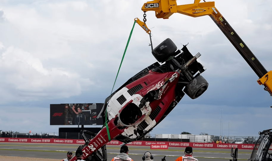 突发华人最牛车手惨烈事故赛车剧烈翻滚横空飞出撞成废铁残骸遍地