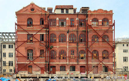 再次整体平移，上海3800吨历史保护建筑“小红楼”7月8日归位