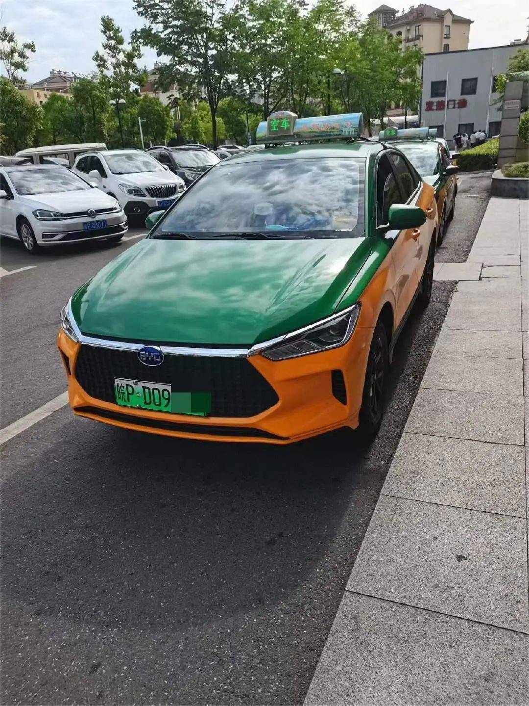 安徽日报宣城市区首辆纯电动巡游出租车投入运营