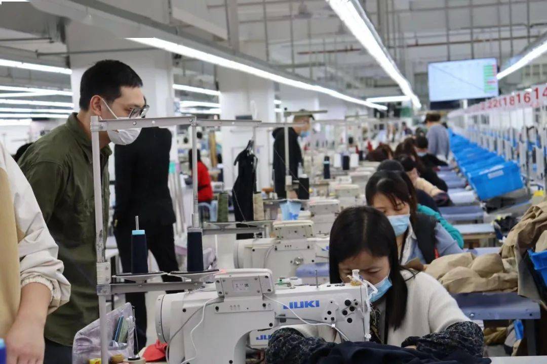 以家居服装,针织内衣和工艺毛衫为主,是中国最大内衣家居服生产基地