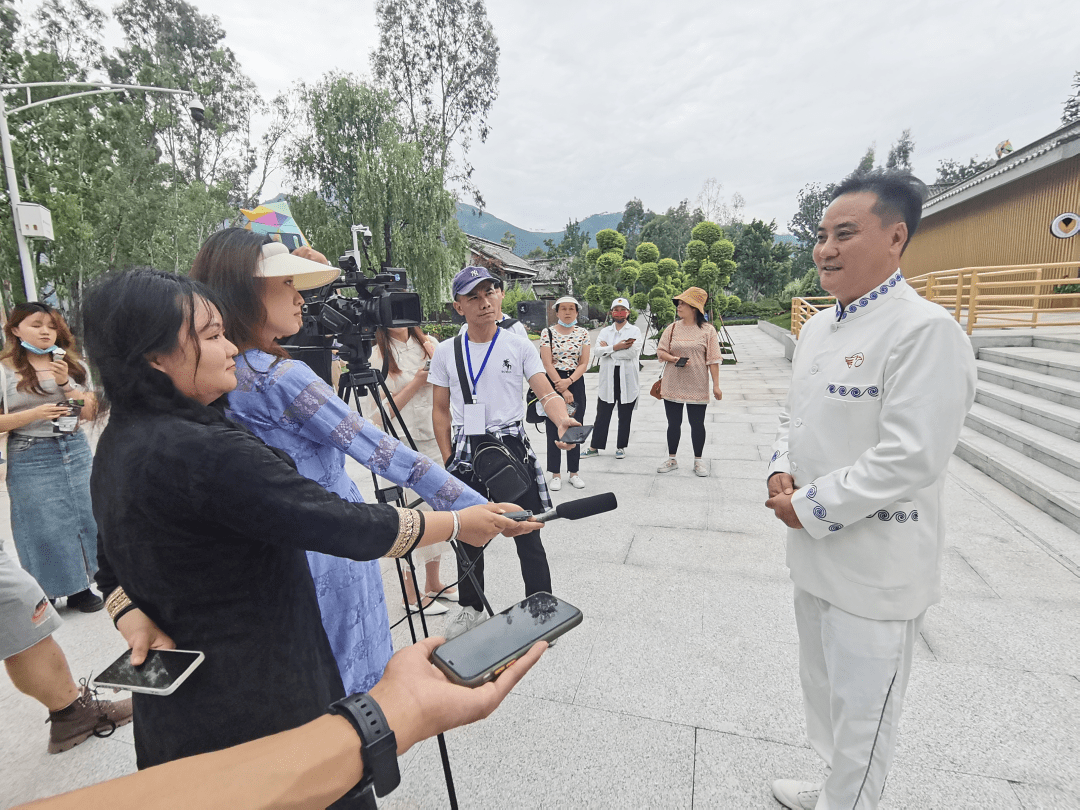 艾雅康鸟类生态博物馆正在采风的记者环球网记者 李楚阳"2015年我上学