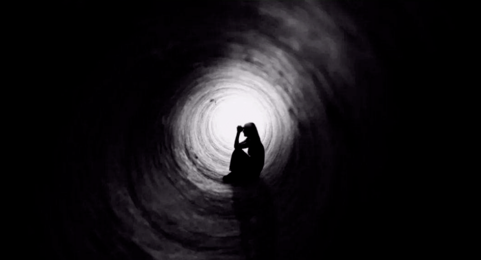 上海女研究生寝室厕所自杀真相曝光没有人愿意被脐带栓一辈子