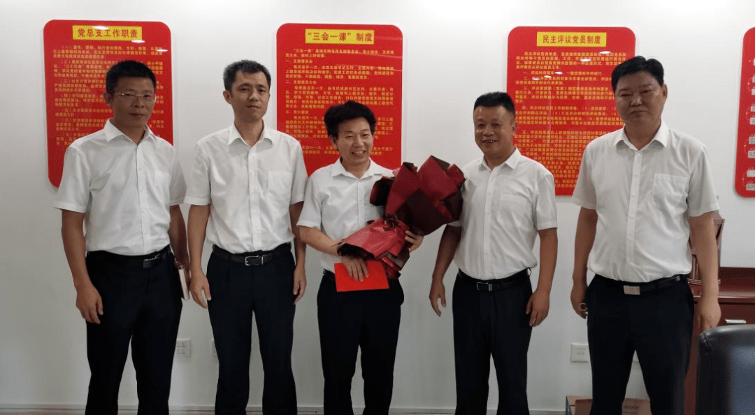 新建区区长王成久到南昌疾控走访慰问新建区战疫榜样人物代表范义兵