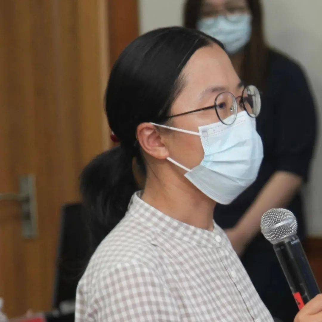 黄岛区委政法委副书记薛立群黄岛区卫生健康局党组书记,局长张磊娜