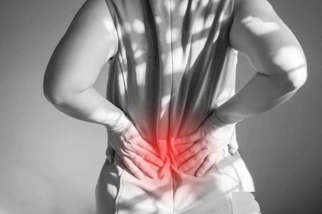 腰酸背痛可别盲目推拿，可能是骨结核在作怪
                
                 