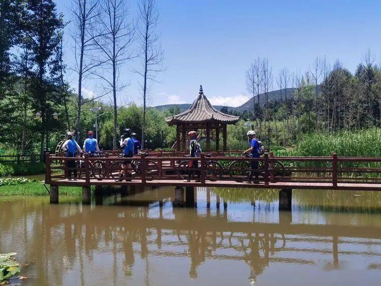 因为地处滇池源头水源保护区,这里建成了湿地公园