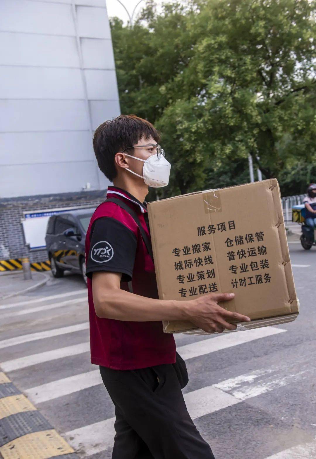 "00后"大学生做起快递员:越来越喜欢这份工作_胡彦航_疫情_北京