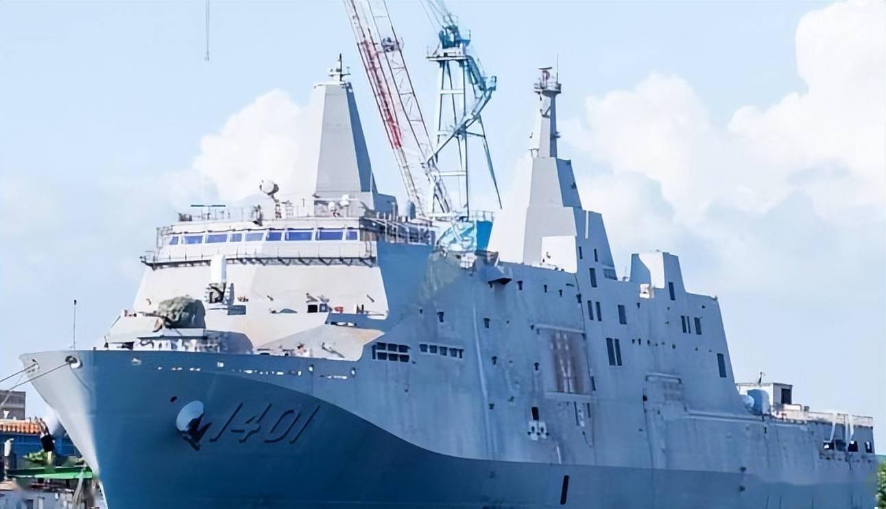 战舰艇的台湾省海军,自主建造的第一艘万吨级两栖船坞登陆舰玉山舰
