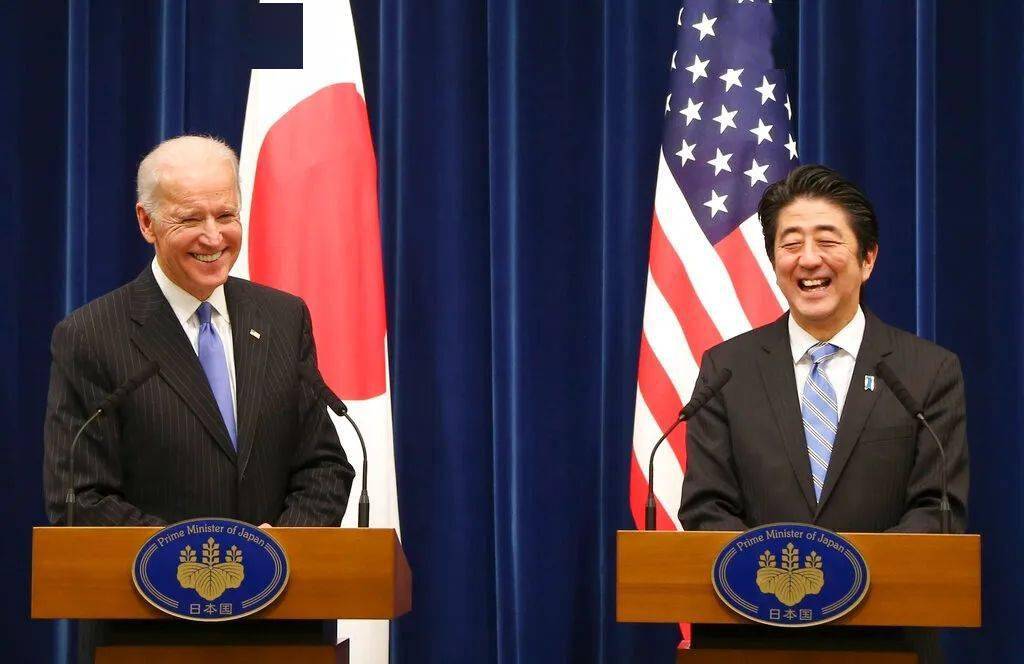 在东京与时任日本首相的安倍共同出席记者会,图源:ap美国前总统特朗普