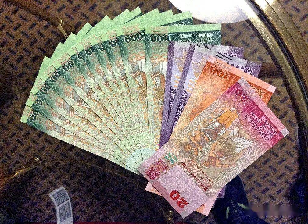 100卢布 人民币图片