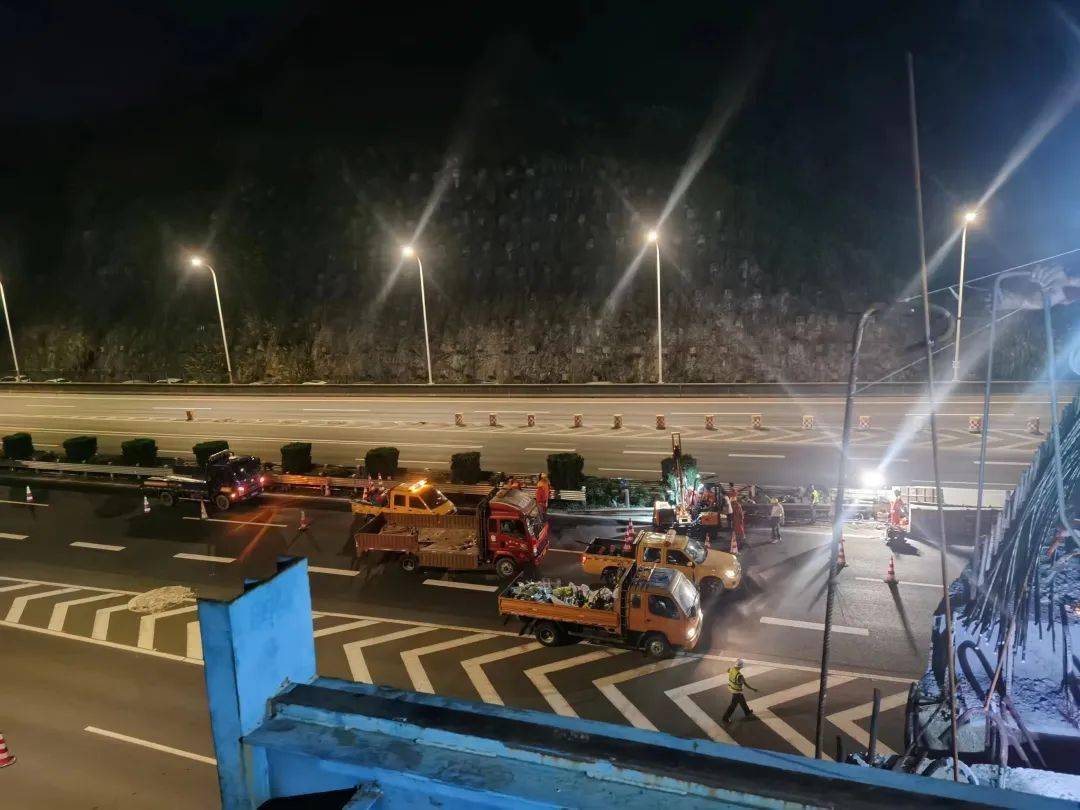 交通大会战跨金温铁路桥架设完成104国道鹿城段计划年底前建成通车