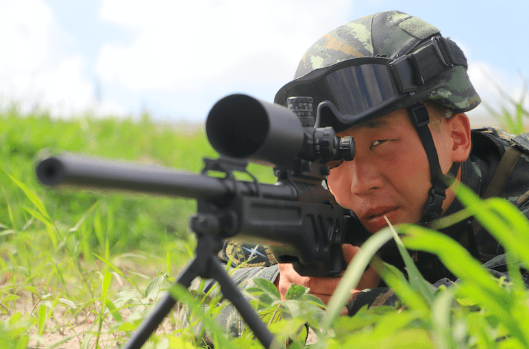 首次参赛便勇夺狙击比武桂冠记武警上海总队机动第二支队狙击尖兵