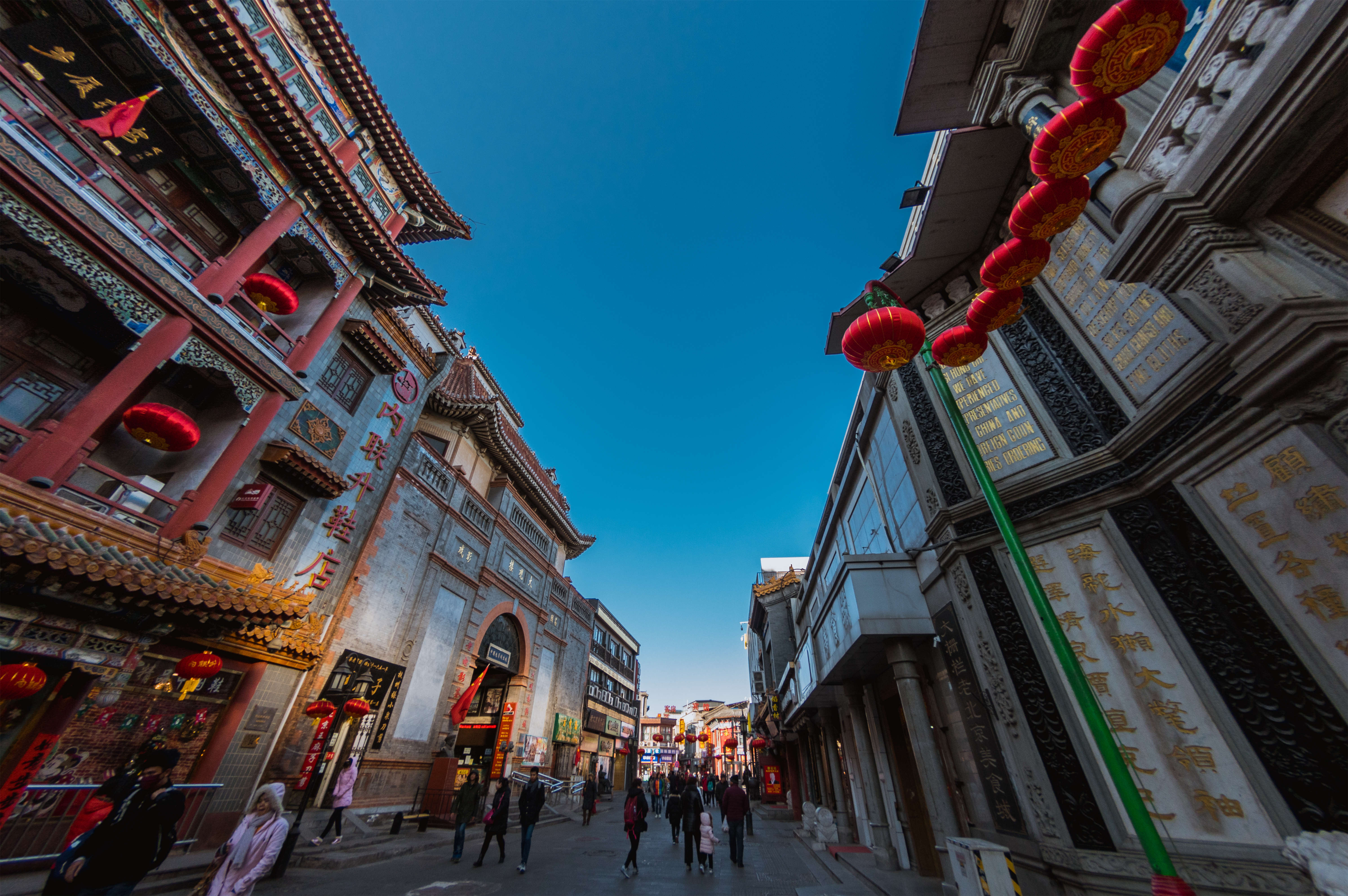 各个城市差不多都有各式各样的商业街,而且大多地处繁华,而老北京则有