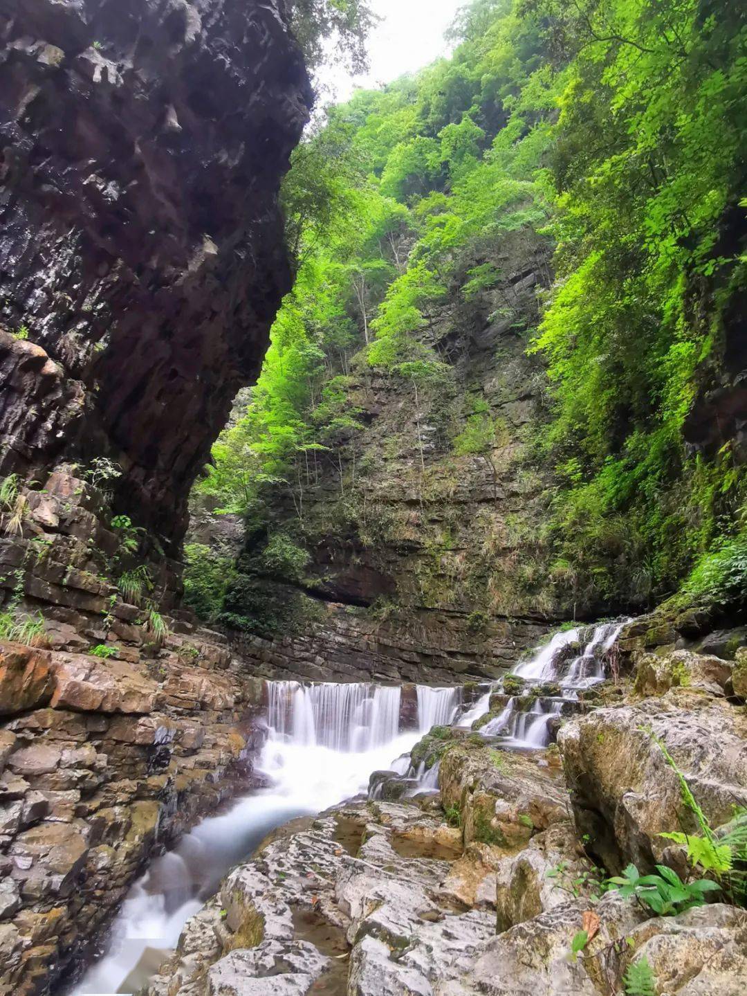 9元抢万佛峡谷蚂蟥沟景区门票 景交车!一票通玩!