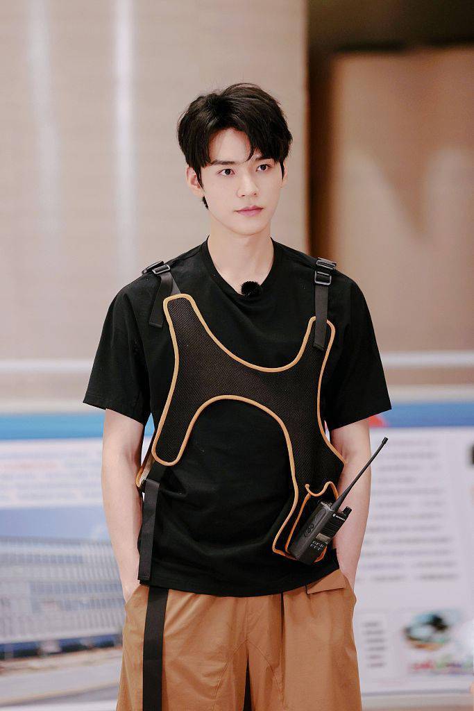 龚俊极限挑战花絮照曝光化身极限速递特派员