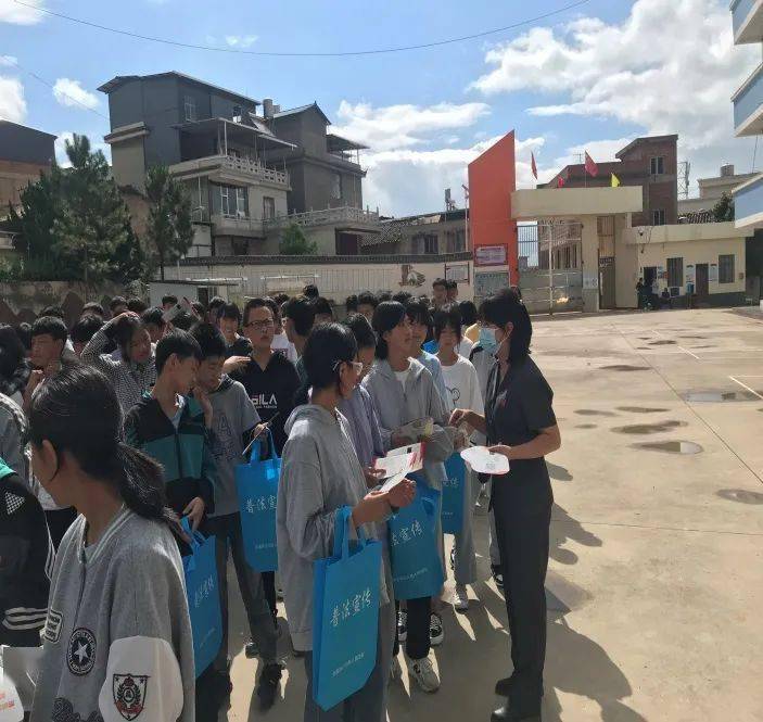 八五普法江川法院法制宣传进雄关中学