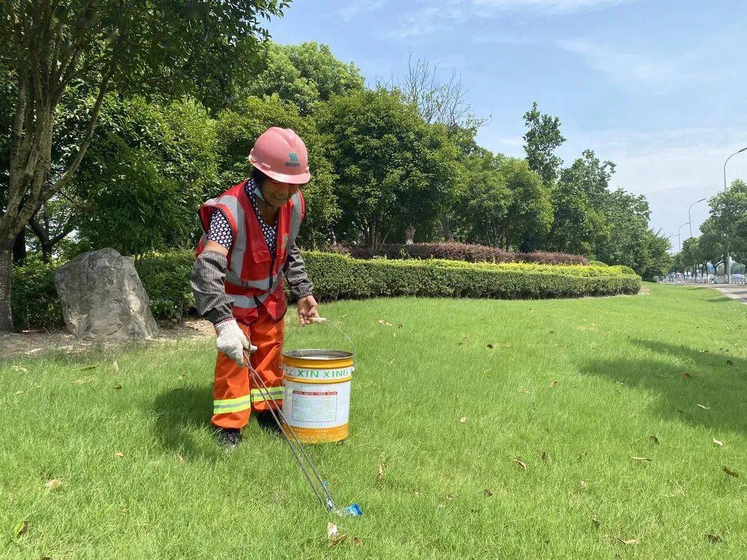"小蜜蜂"战高温 ①| 这组高温照片,带你看看公路运输人的坚守