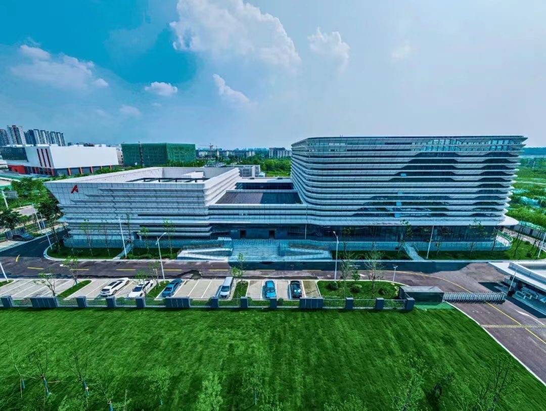 成都智算中心由成都高新区,郫都区与华为公司共同建设运营