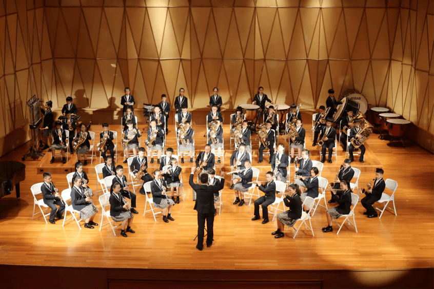 我校交响管乐团理想合唱团双语萨克斯乐团参加2022年宁波市中小学生