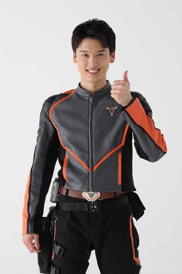 德凯奥特曼男主说到自己不小心弄碎了道具导致无法拍摄