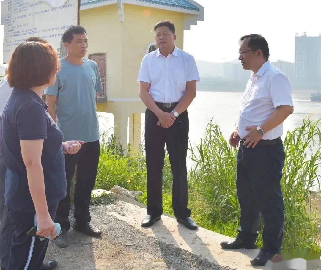 当天,陶国铭还来到寺冲村,富万村和倒水桂江公路大
