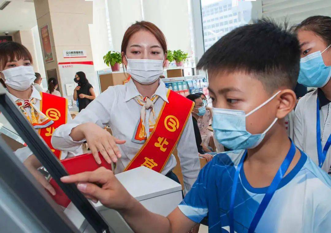 杨帆,张伟伟,厉思研(实习),李子玉(实习)编辑:晚小班版权归属原作者
