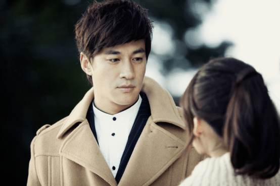 张勋杰饰演夏宇扬何润东称他跟张勋杰之间永远站着两个女人——李沁