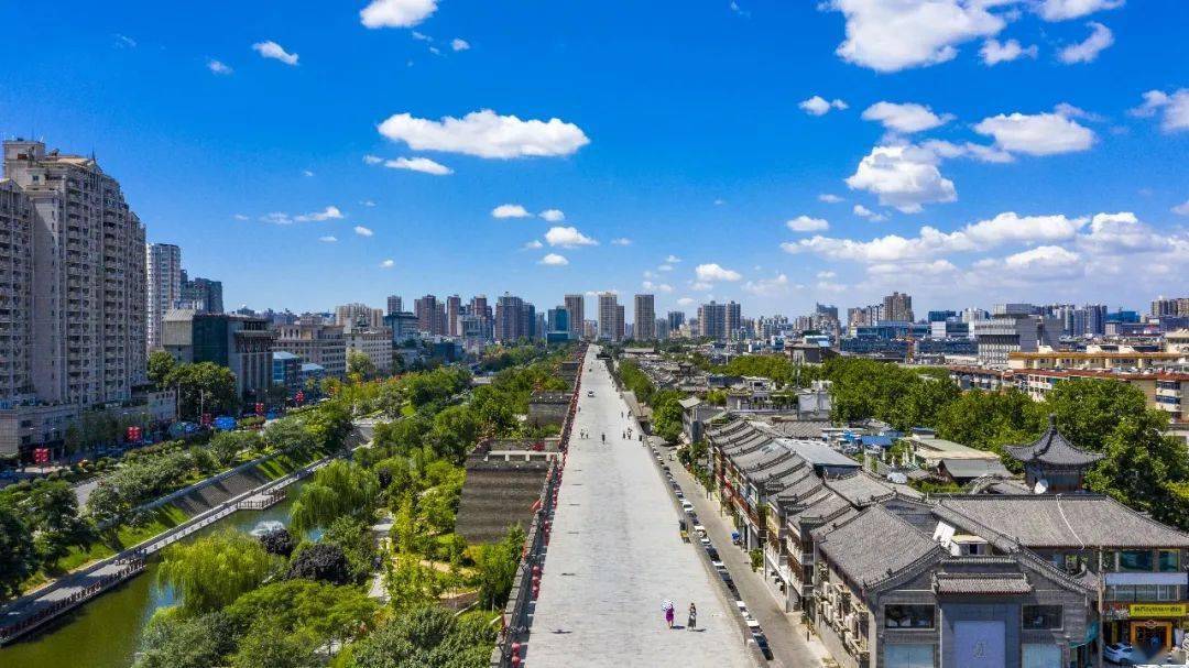 在古城墙下体验老西安的简单生活