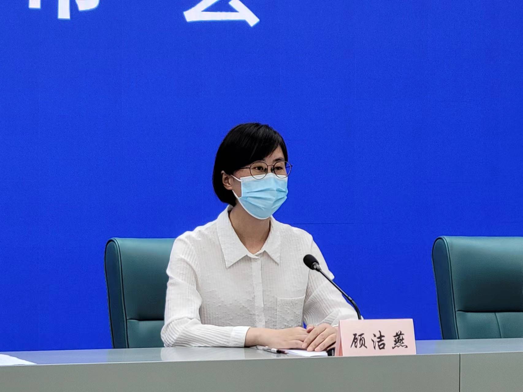 对此,松江区副区长顾洁燕回答,我们按照市防控办统