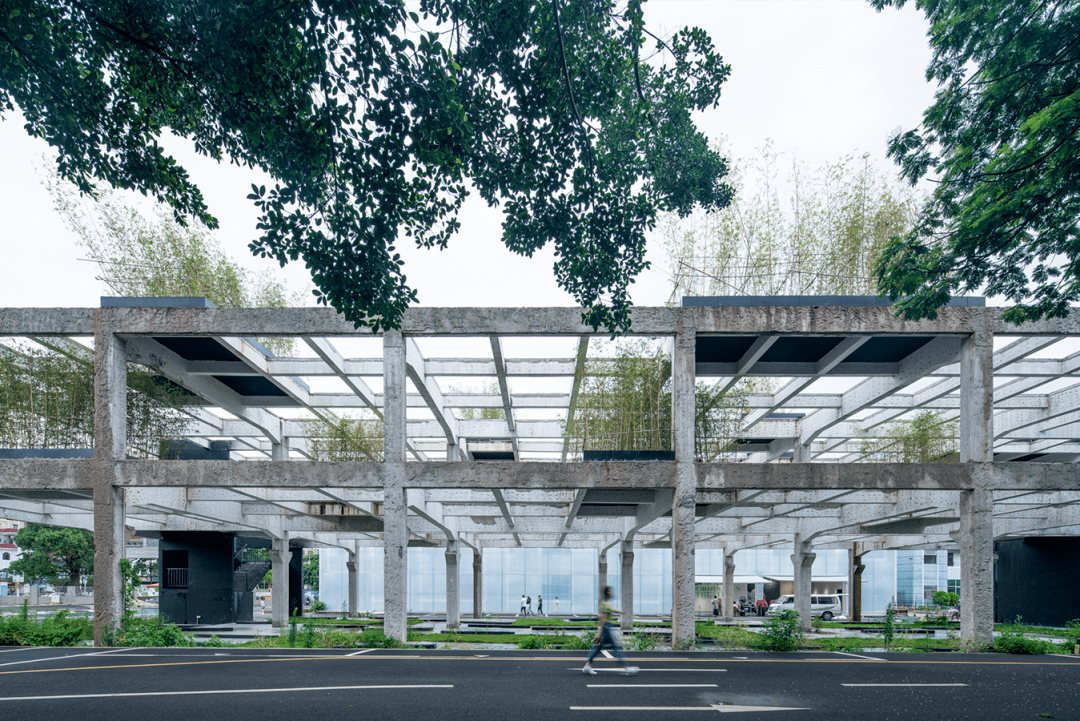 �����ǣ�΢�����У��������ġ����潨��ѧ��