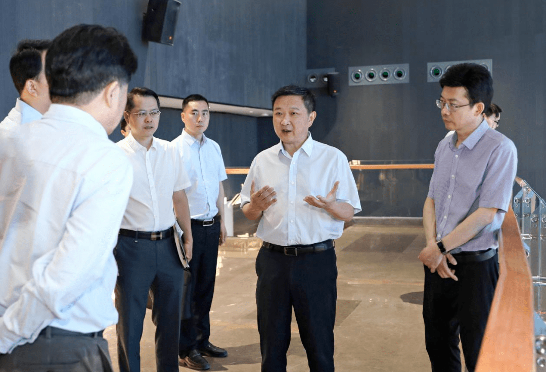 调研城市更新提升工作打造重庆现代大都市形象展示窗口常斌调研城市