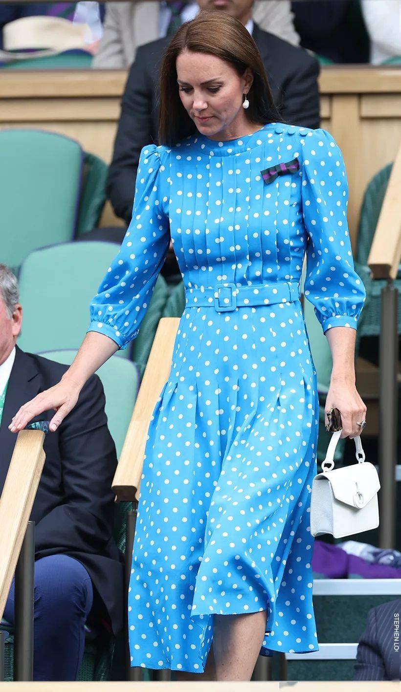 凯特最近只爱波点裙没想到这种复古元素竟然也能走纯欲风