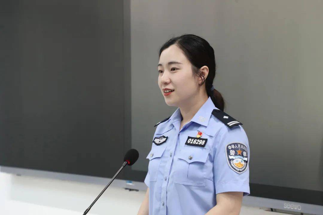 科技强警的时代梦想,青年民警的责任担当……她叫石拓,来自北京警察