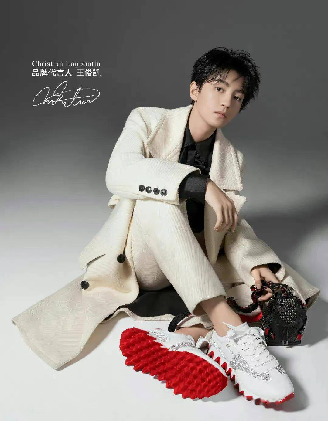 王俊凯代言的鞋子品牌图片