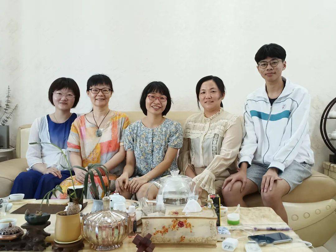千师访万家共育幸福花翠英中学开展2022年暑假家访活动