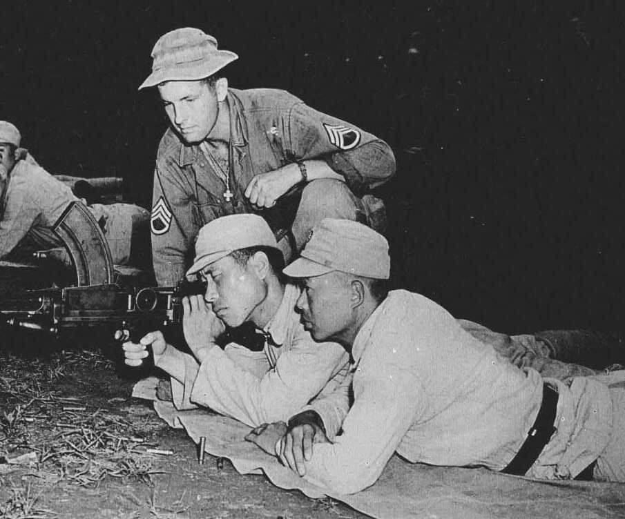 美械军的特务连装备18挺机枪和30支冲锋枪这火力如何