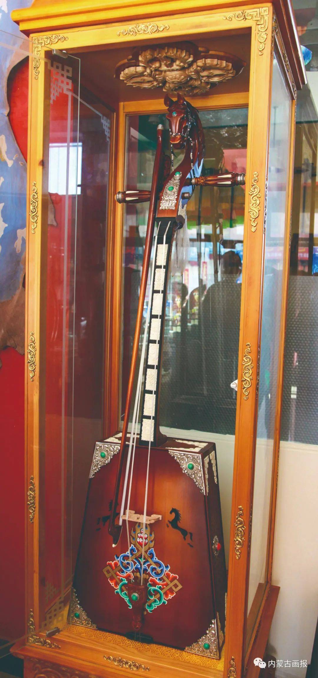 乐器的发展与生产生活息息相关,蒙古族世代聚居在辽阔,肥美的内蒙古
