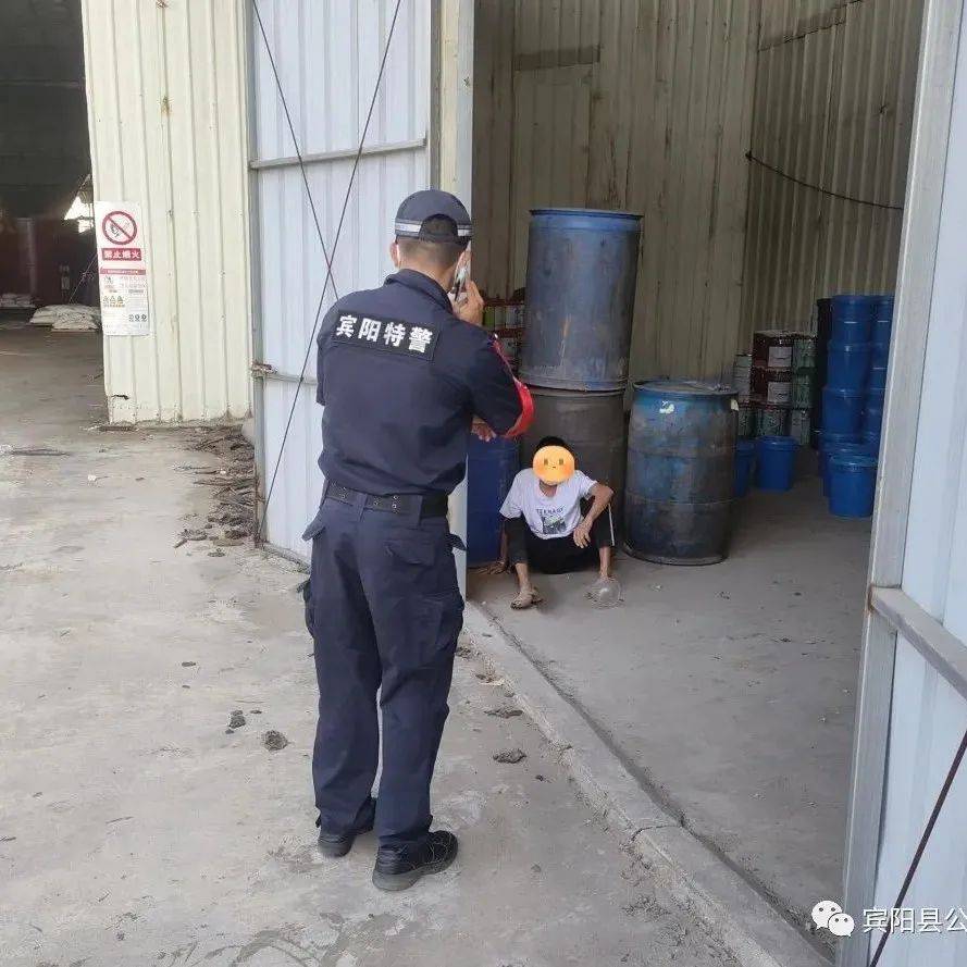 幸好有你!一老人街头突然晕倒,宾阳民警迅速实施现场救助_巡逻_黎塘_老大娘