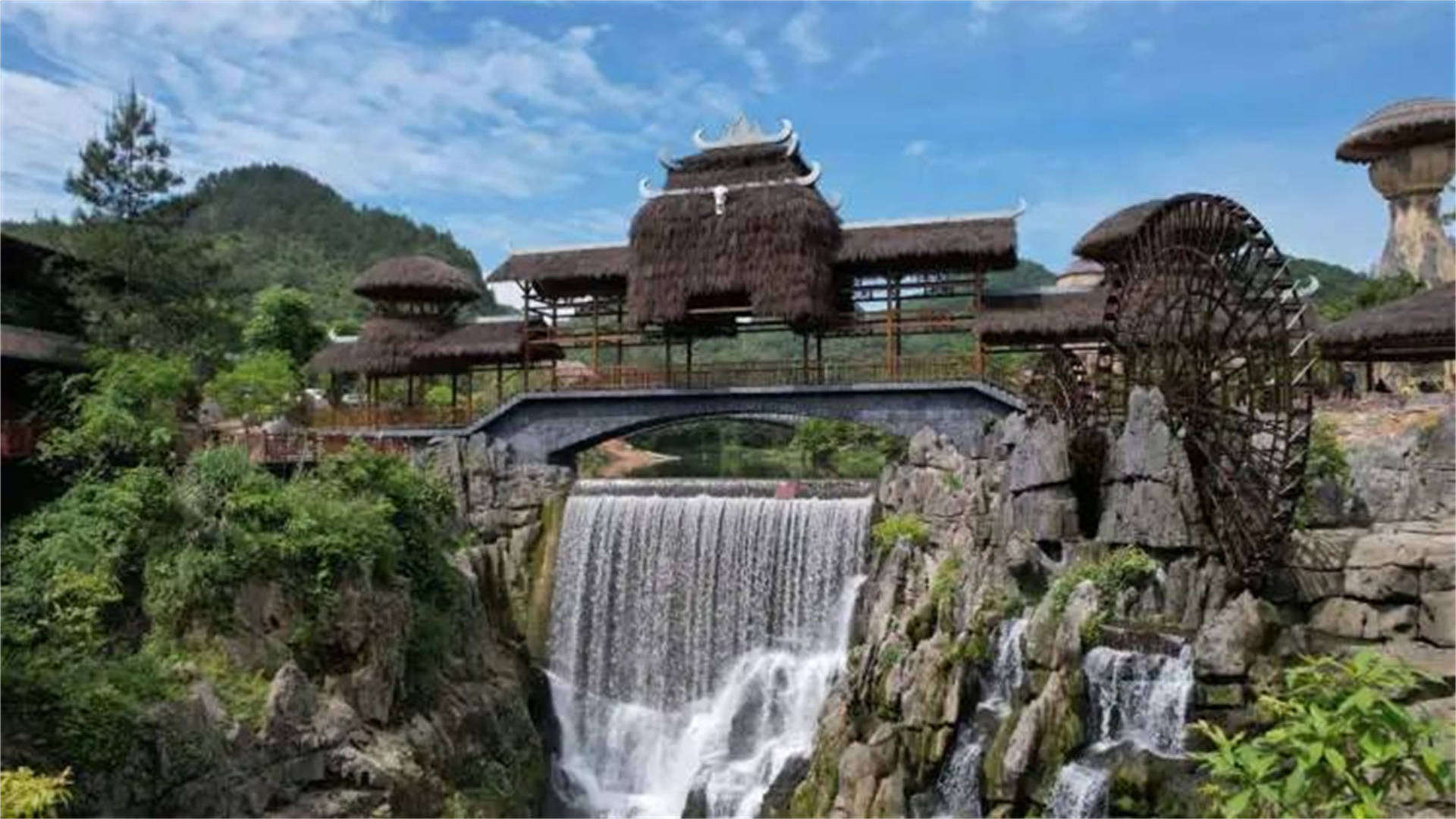 2021年南丹县委,县政府提出,突出全域旅游,以打造"避暑旅游宜居城"为