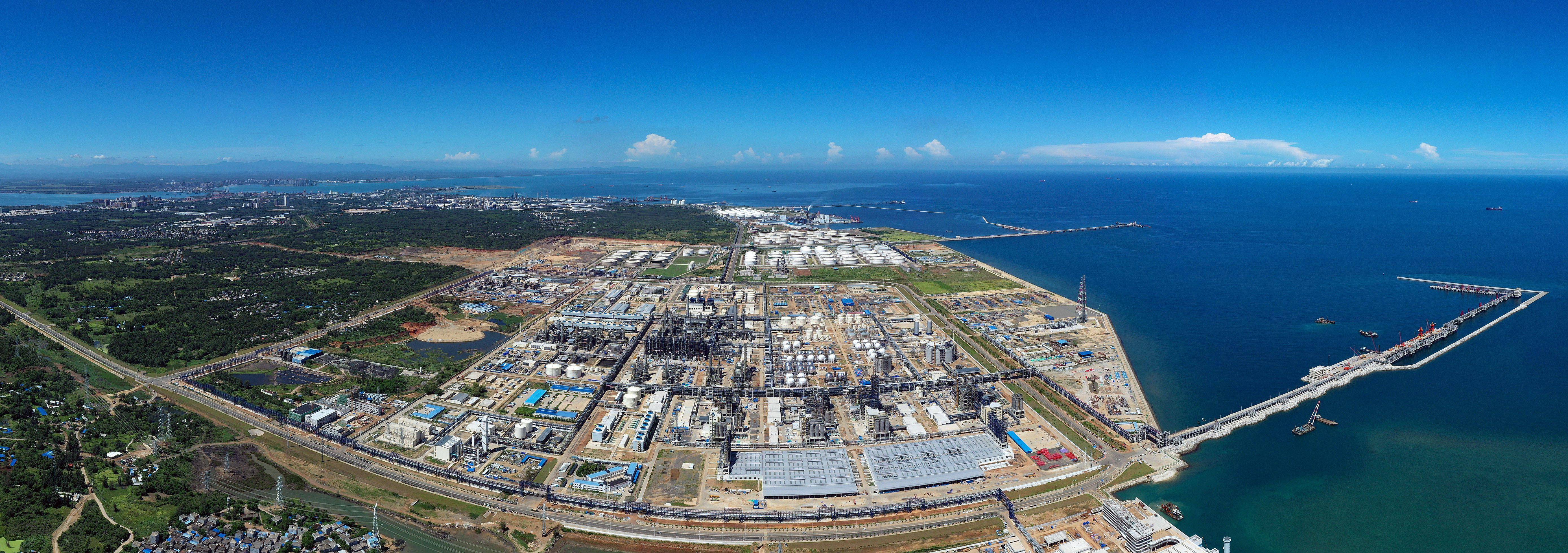 郭程 摄海南炼化百万吨乙烯项目及炼油改扩建项目位于洋浦经济开发区